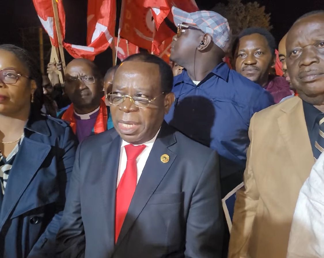 Read more about the article Le sénateur Modeste Bahati Lukwebo promet de « continuer à travailler dur pour le bien-être du peuple congolais » CongoForum)