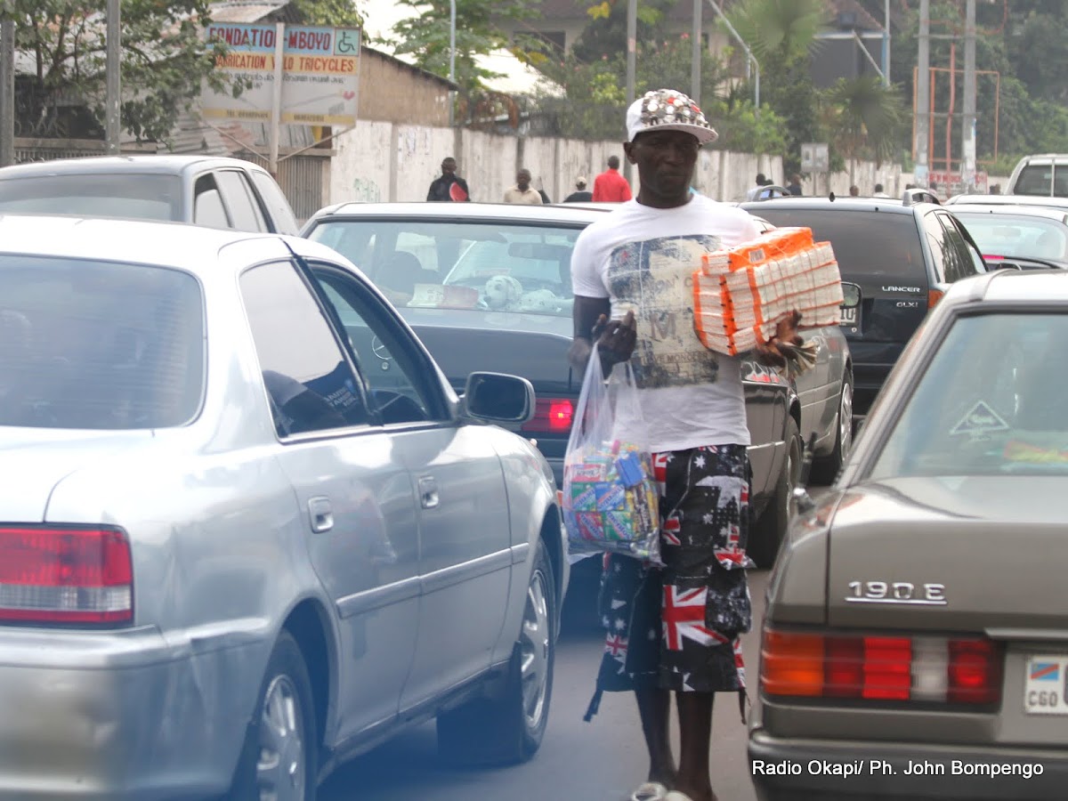 Lees meer over het artikel Straatverkopers in Kinshasa zijn pientere kleine ondernemers (CongoForum)