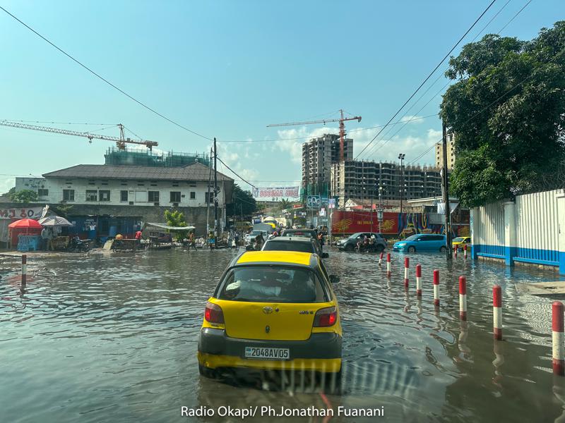 Lees meer over het artikel Zware overstromingen in Kinshasa eisen minstens één mensenleven (CongoForum)