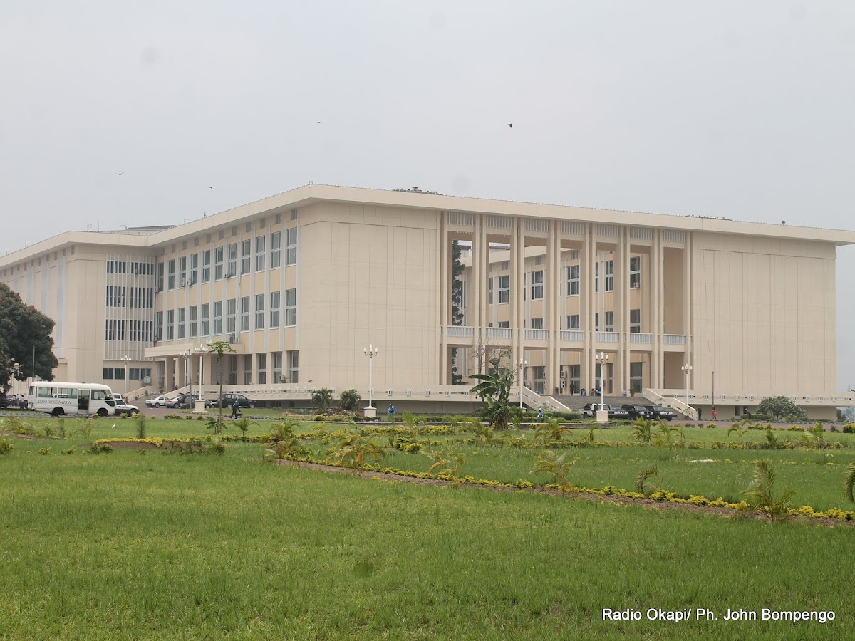 Lees meer over het artikel Conflicten in Congo: Nationale Assemblee gaat rond met de hoed (CongoForum)