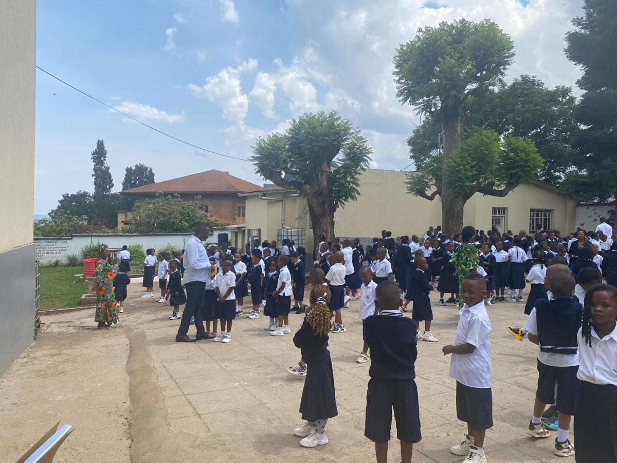 Lees meer over het artikel Oost-Congo: bijna 2.600 scholen zijn dicht in Noord- en Zuid-Kivu (CongoForum)