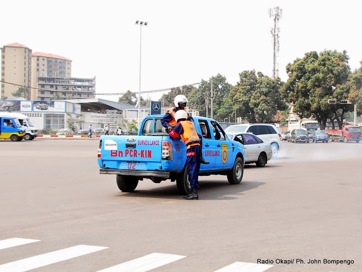 Lees meer over het artikel Kinshasa: inspecteurs jagen op verkeersagenten die zich misdragen (CongoForum)