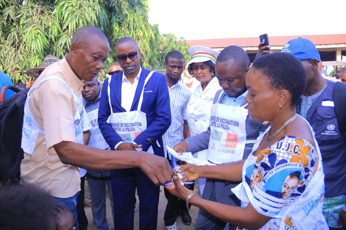 Lees meer over het artikel Vaccinatiecampagne tegen polio van start in Kinshasa en andere steden (CongoForum)