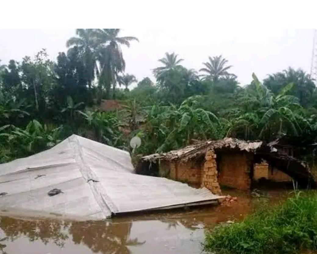 Read more about the article Sud-Kivu: une pluie diluvienne frappe Fizi, 109 morts et dégâts énormes (CongoForum)