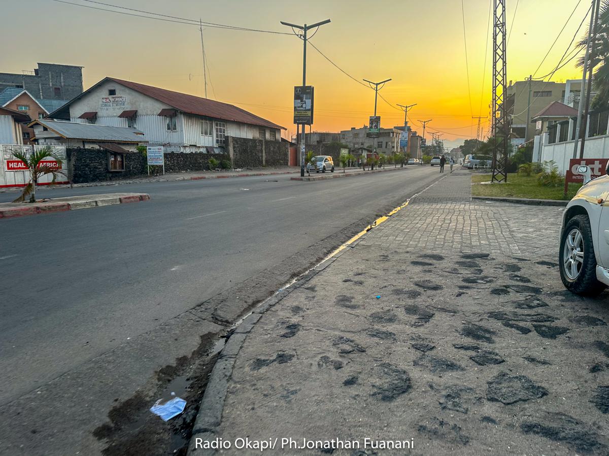 Lees meer over het artikel Meer dan 780 Rwandese vluchtelingen gerepatrieerd in samenwerking met rebellen (CongoForum)