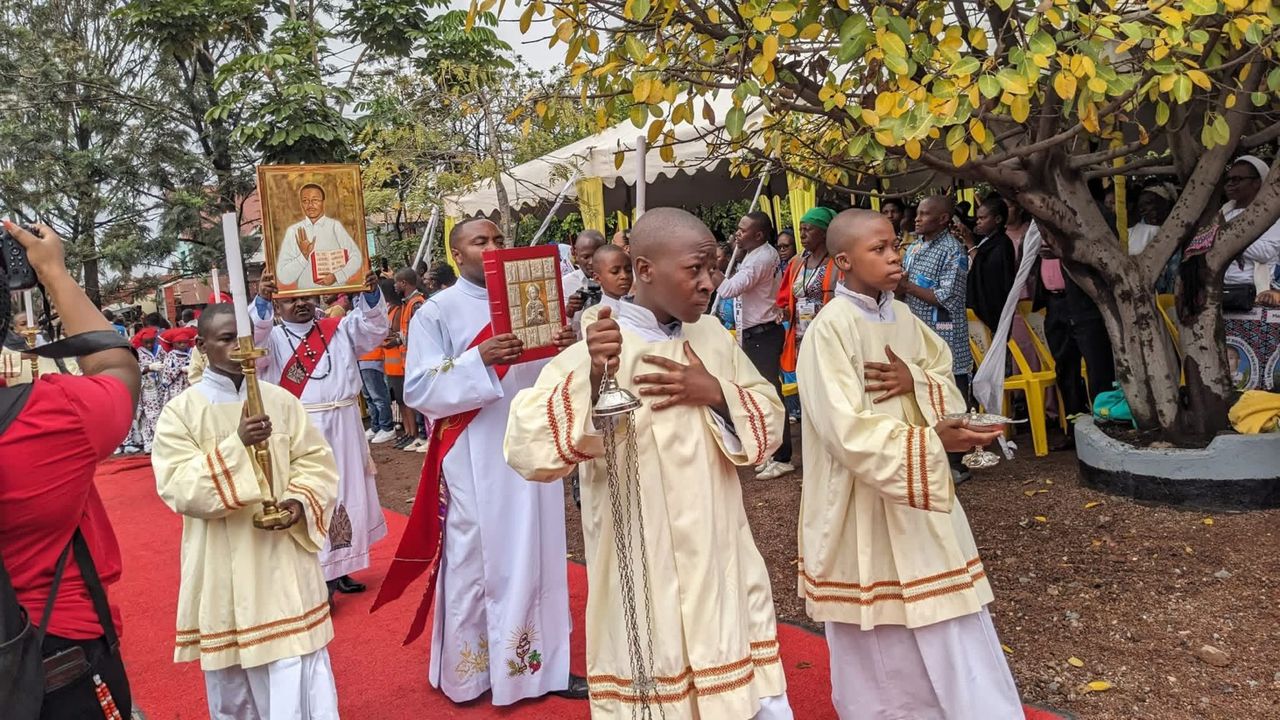 Read more about the article Goma rend hommage au bienheureux Floribert Bwanachui: 10 évêques présents à une messe d’action de grâce (CongoForum)