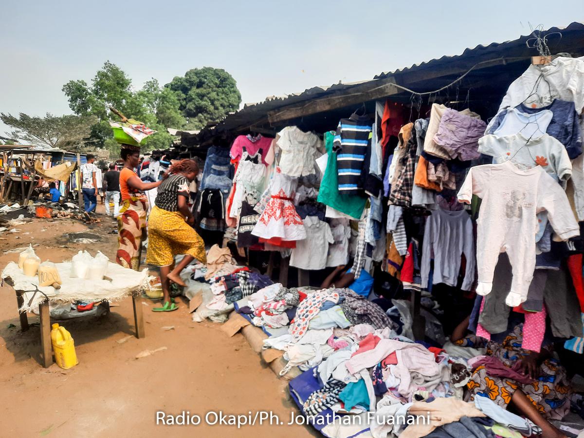 Lees meer over het artikel Markt van Kinshasa in droog seizoen: warme kleren en aangepast aanbod (CongoForum)