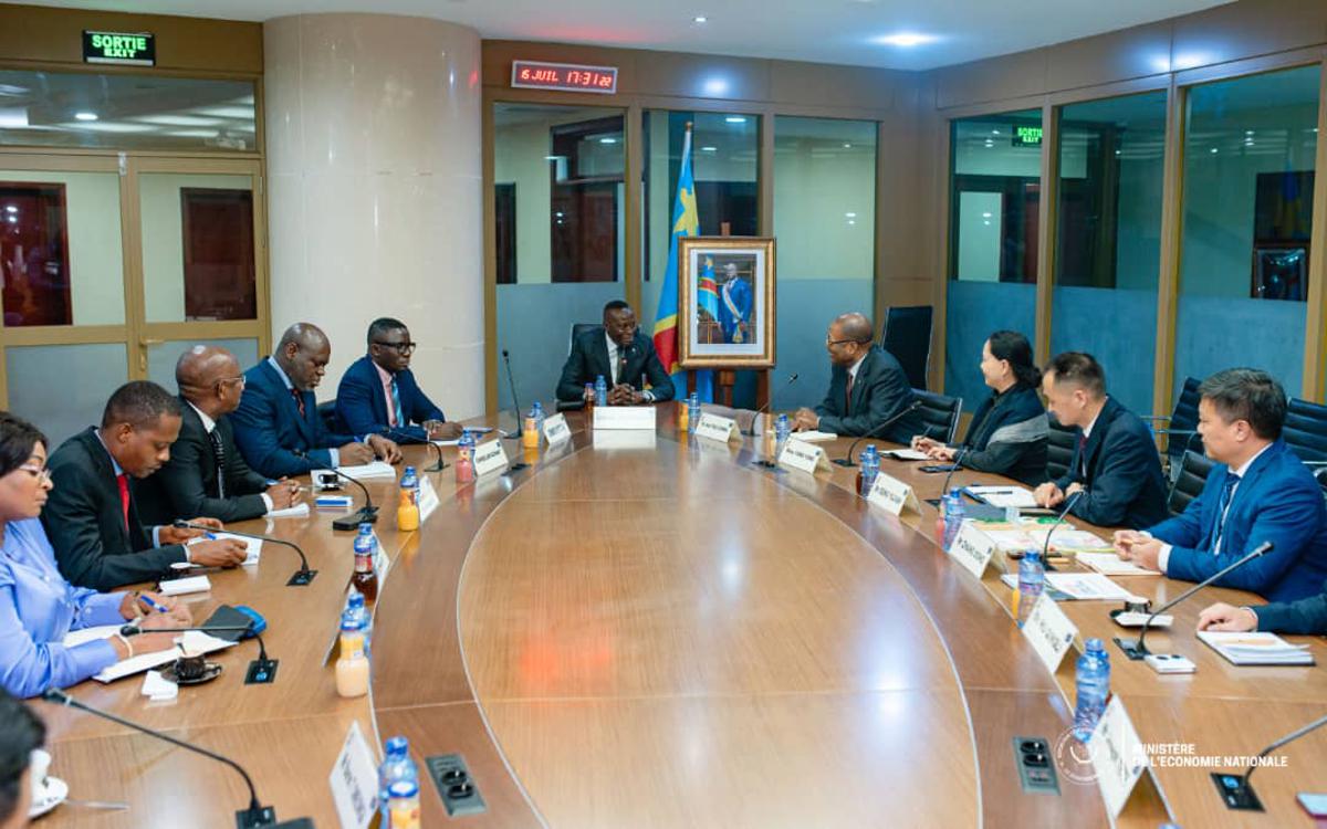 Lees meer over het artikel Chinese investeerders tonen interesse voor ontwikkeling van Lumumba-Ville en Sankuru (CongoForum)