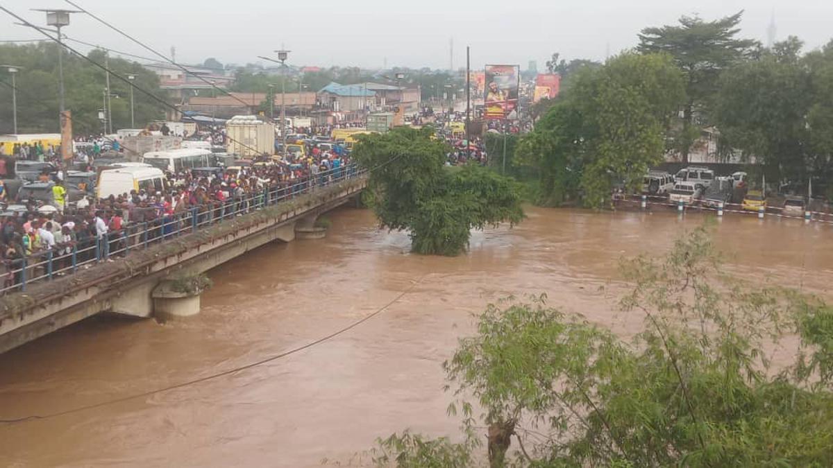 Lees meer over het artikel Preventie overstromingen: vergadering gepland om uitvoering maatregelen te beoordelen (CongoForum)