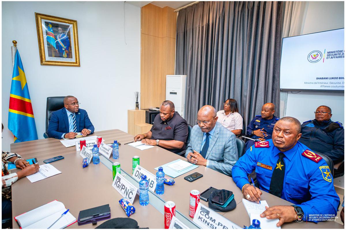 Lees meer over het artikel Kinshasa: minister Shabani roept op tot mobilisatie tegen criminaliteit en banditisme (CongoForum)