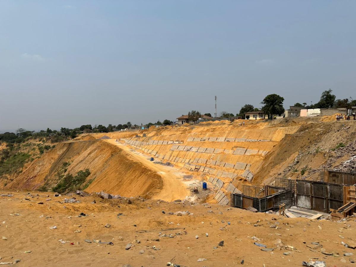 Lees meer over het artikel Inwoners Kinshasa vrezen strijd tegen erosie te verliezen (CongoForum)