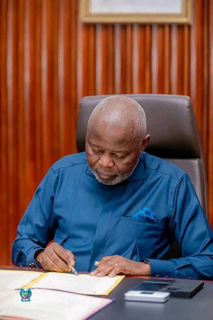 Read more about the article Après sa remise et reprise: Vital Kamerhe tourne définitivement la page « Assemblée nationale »(CongoForum)