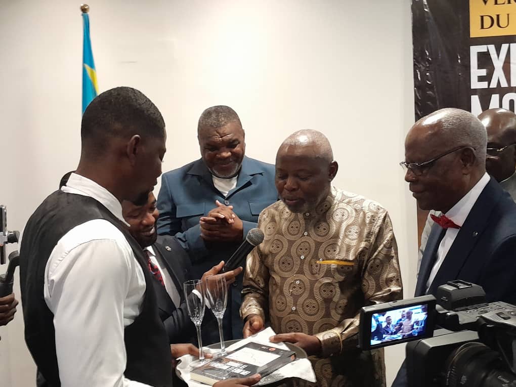 Read more about the article Littérature: « Expliquer le mouvement en économie » de plus de 300 pages, dirigé par le professeur Kabeya Tshikuku (CongoForum)