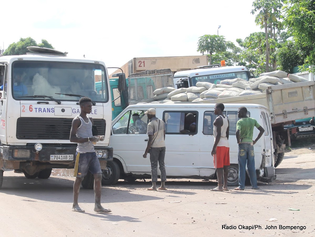 Lees meer over het artikel Leger en politie moeten mee files bestrijden in Kinshasa (CongoForum)