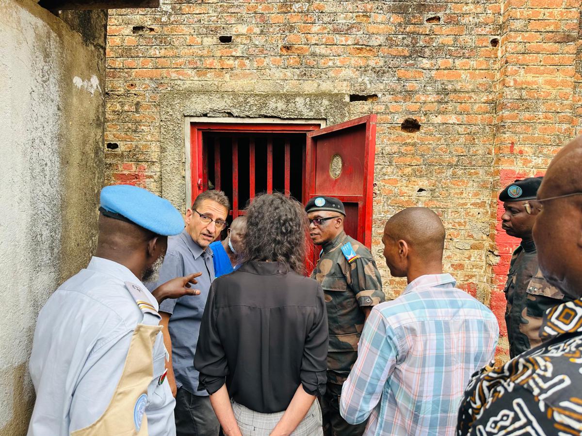 Lees meer over het artikel Geldgebrek is verstikkend voor overbevolkte gevangenis in Bunia (CongoForum)