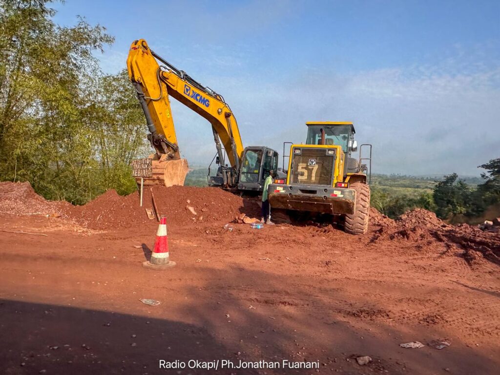 Lees meer over het artikel Centraal-Kongo: heraanleg van honderden kilometers aan landbouwwegen (CongoForum)