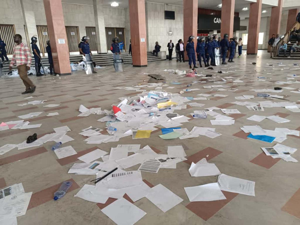 Lees meer over het artikel Nationale Assemblee: staking administratief personeel legt activiteiten lam (CongoForum)