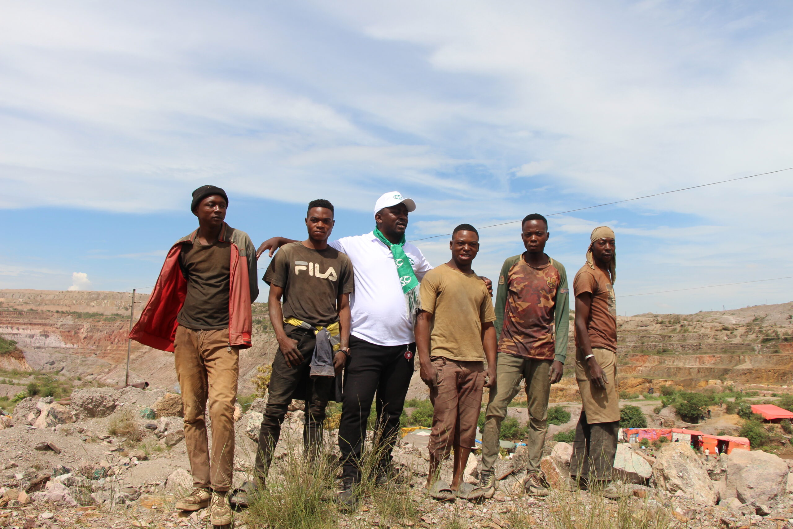 Lees meer over het artikel Het leven van mijnwerkers in Congo: de schaduwzijde van de groene belofte (WSM)