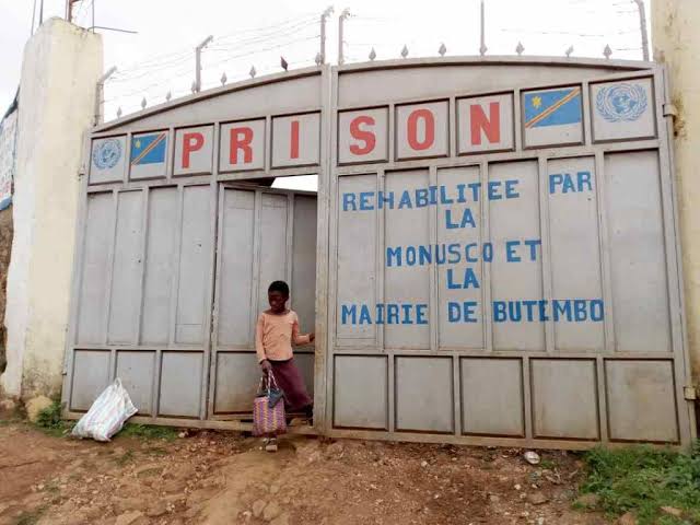 Read more about the article Alerte sanitaire à Butembo: l’insalubrité entoure la prison urbaine de Kakwangura (CongoForum)