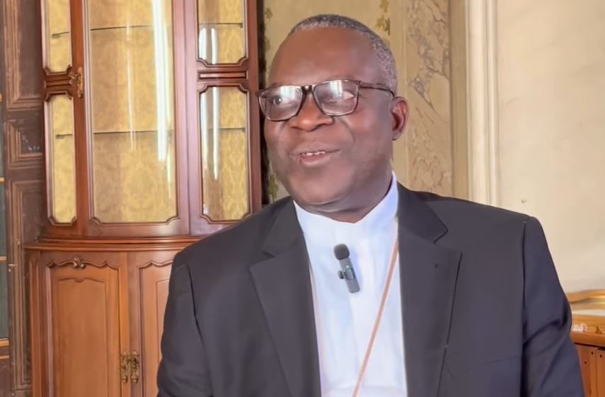 Read more about the article Déclarations de Mgr Muteba et réaction de Muyaya: pendant ce temps, l’Est croit toujours au dialogue (CongoForum)