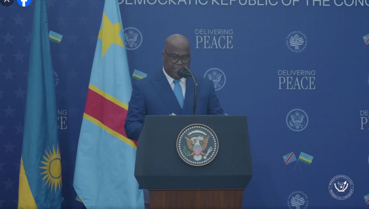 Read more about the article Conflit à l’Est de la RDC: Tshisekedi et Kagame signent un accord historique… sans se serrer la main (CongoForum)