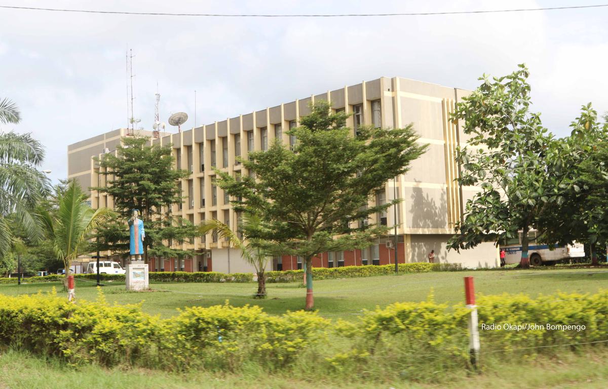 Lees meer over het artikel Instelling UNISIC heeft nieuwe rector, Espérance Bayedila (CongoForum)