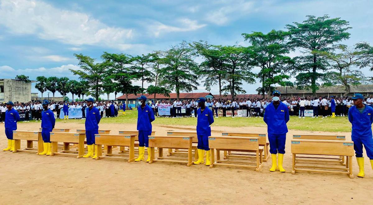 Lees meer over het artikel ‘Service national’ schenkt 1.500 schoolbanken in Lubumbashi (CongoForum)
