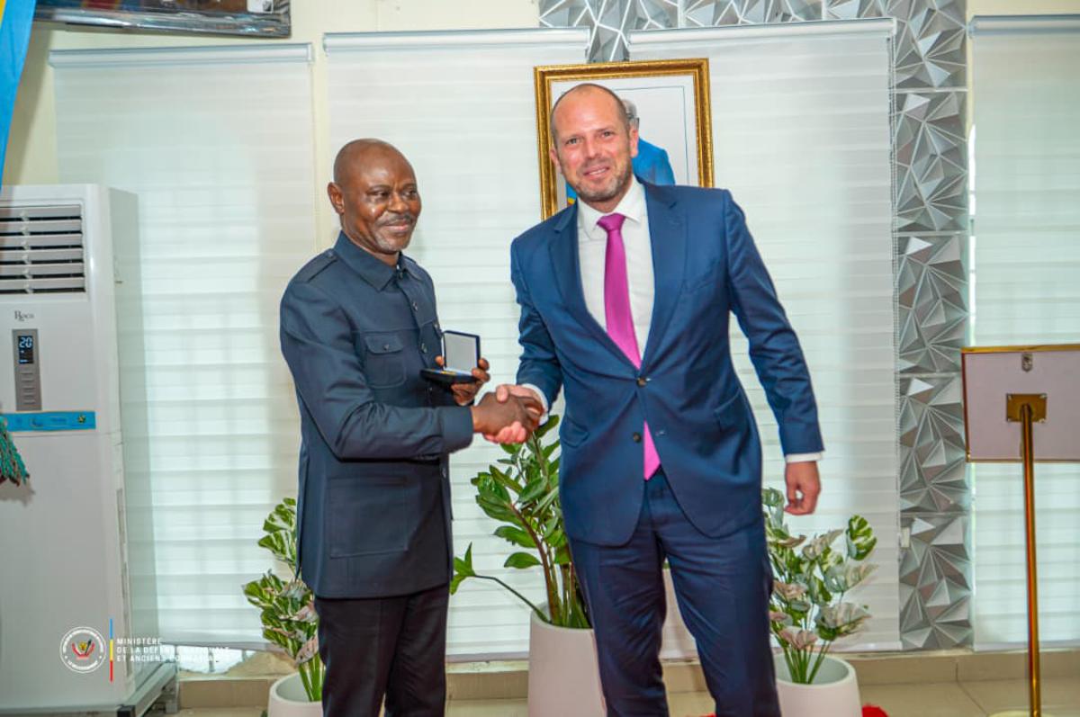 Lees meer over het artikel Belgische minister van Defensie op bezoek in Kindu (CongoForum)