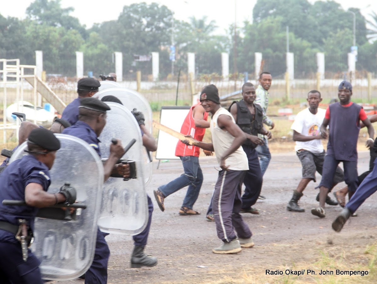 Lees meer over het artikel Kinshasa: meer dan 460 ‘kuluna’ opgepakt door politie (CongoForum)