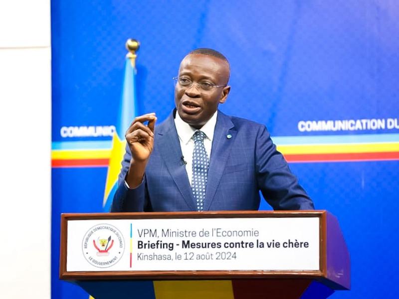 Lees meer over het artikel Minister Daniel Mukoko Samba ontkent “uitverkoop van nationale rijkdommen” (CongoForum)