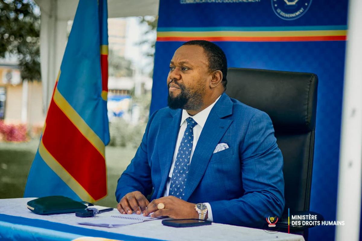 Lees meer over het artikel Minister Mbemba zet zich mee in voor naleving werknemersrechten (CongoForum)