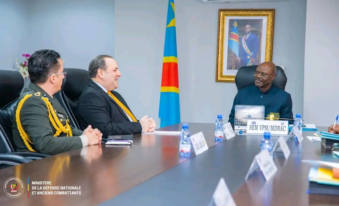 Lees meer over het artikel Minister van Defensie praat met Turkije, Libanon en Burundi over meer militaire samenwerking (CongoForum)