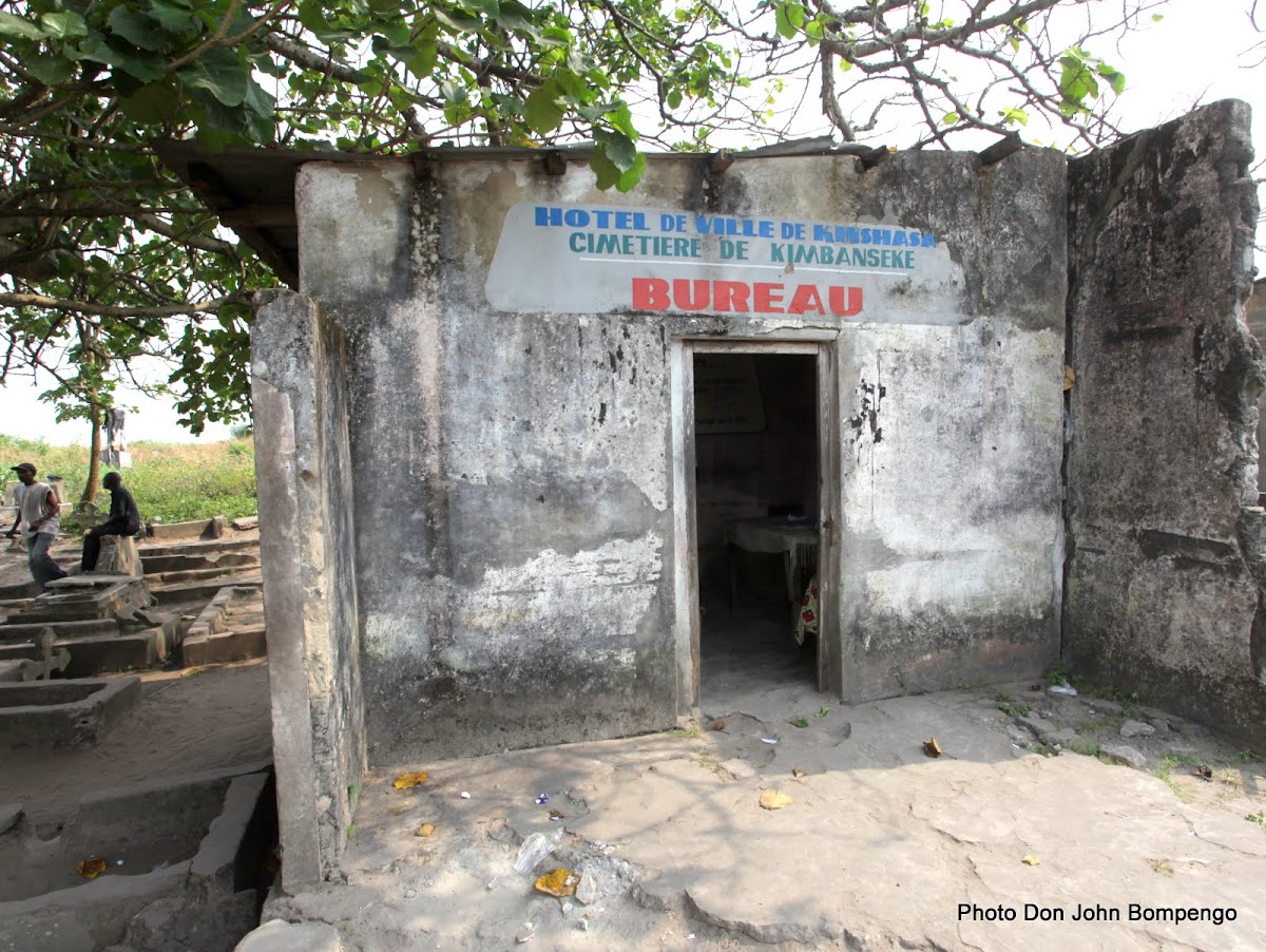 Lees meer over het artikel Kinshasa: begraafplaats in Kintambo wordt gebruikt om vuilnis te dumpen (CongoForum)