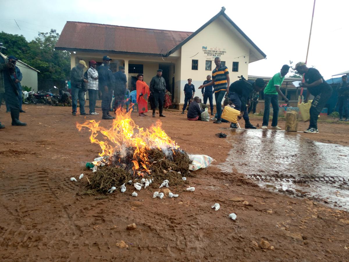 Lees meer over het artikel Politie sluit clandestiene whiskyfabriek in Lubumbashi (CongoForum)