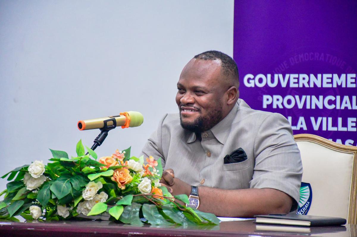 Lees meer over het artikel Kinois hebben nog geen enkele watertaxi gezien op de Congorivier (CongoForum)