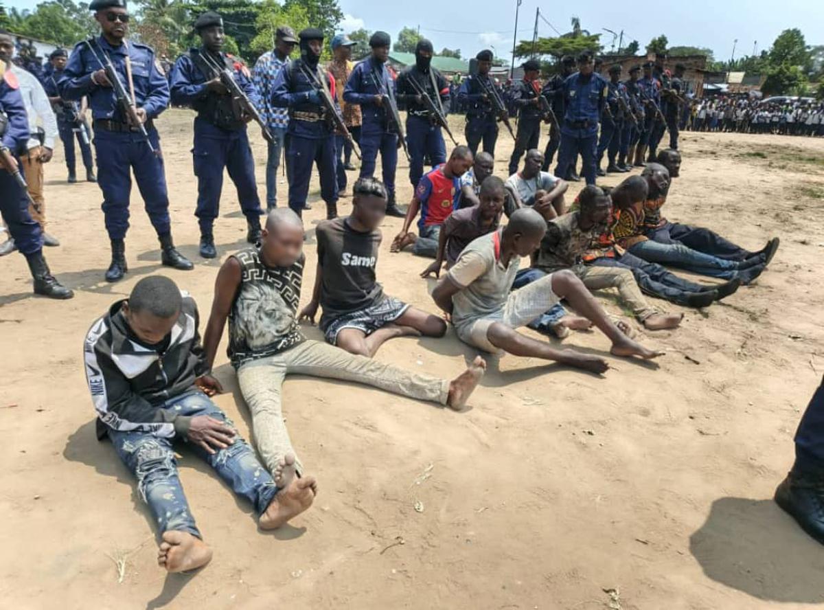 Lees meer over het artikel Meer dan 400 verdachten opgepakt bij intensivering operatie ‘Ndobo’ in Kinshasa (CongoForum)