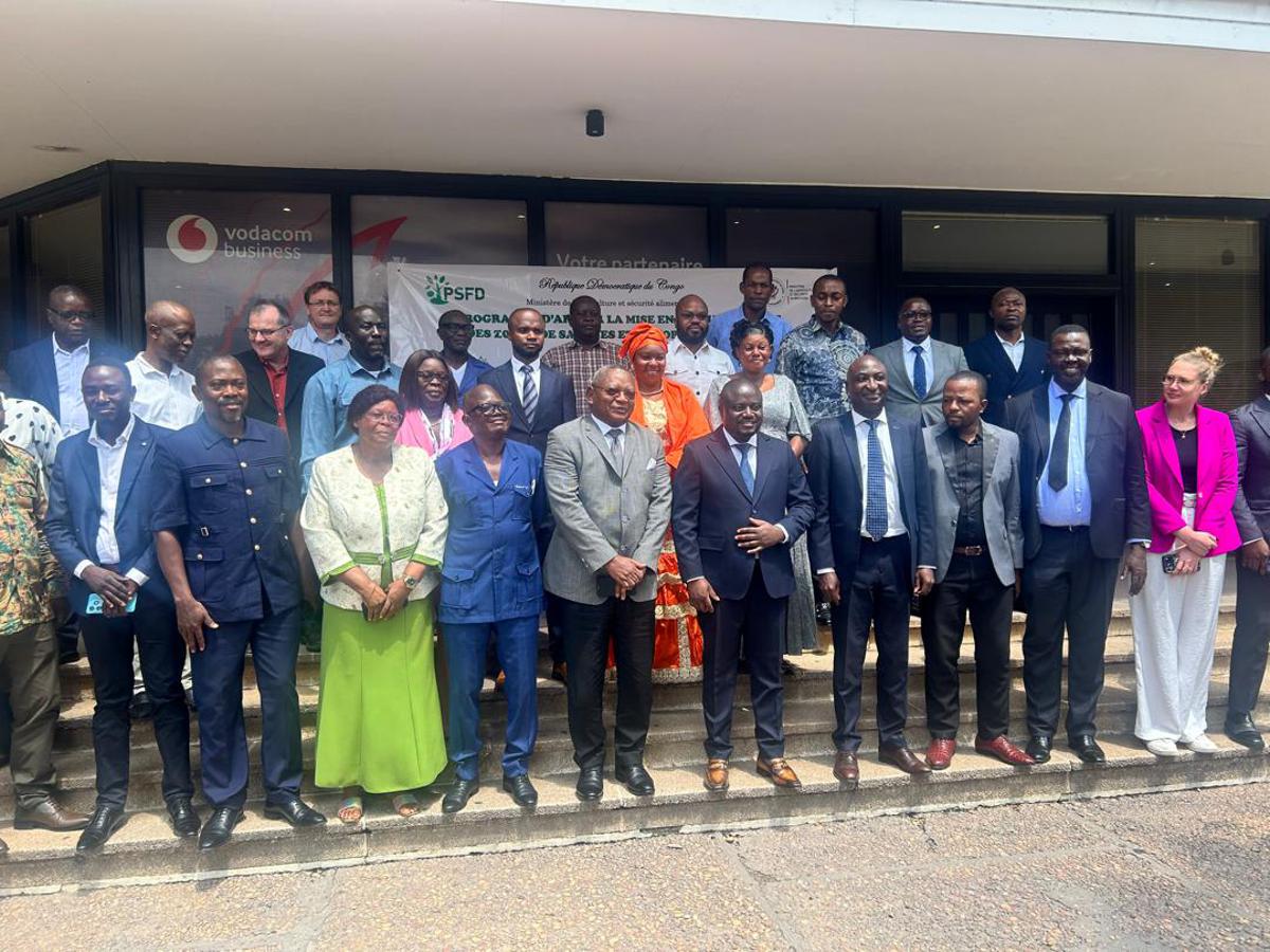 Lees meer over het artikel Minister Muhindo Nzangi: “Herbebossing moet samengaan met andere landbouwpraktijken” (CongoForum)