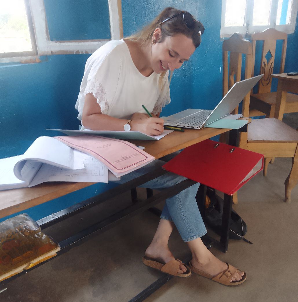 Lees meer over het artikel Limburgse Winke Vanderhoven zet zich in voor school in Congolees dorp Kiabukwa (CongoForum)