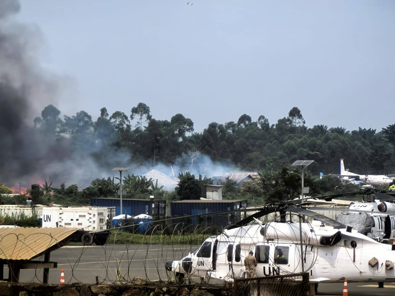 Read more about the article Incendie à l’aéroport de Beni-Mavivi: des installations provisoires touchées, trafic aérien maintenu (CongoForum)