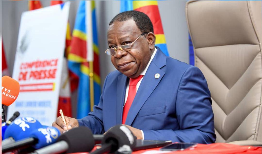 Read more about the article Kinshasa: Bahati Lukwebo met la majorité sous tension sur la Constitution (CongoForum)