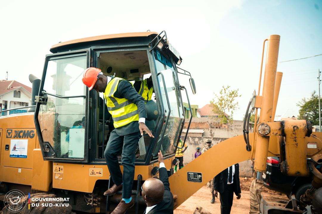 Read more about the article Sud-Kivu: relancement des travaux de construction de la RN30 (CongoForum)