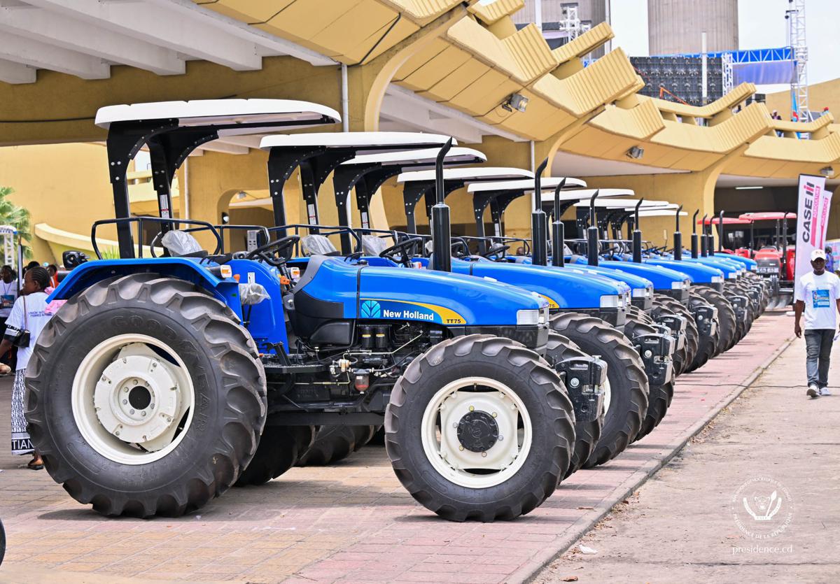 Lees meer over het artikel Kinshasa: 82 landbouwtractoren overhandigd in kader van investeringsprogramma (CongoForum)