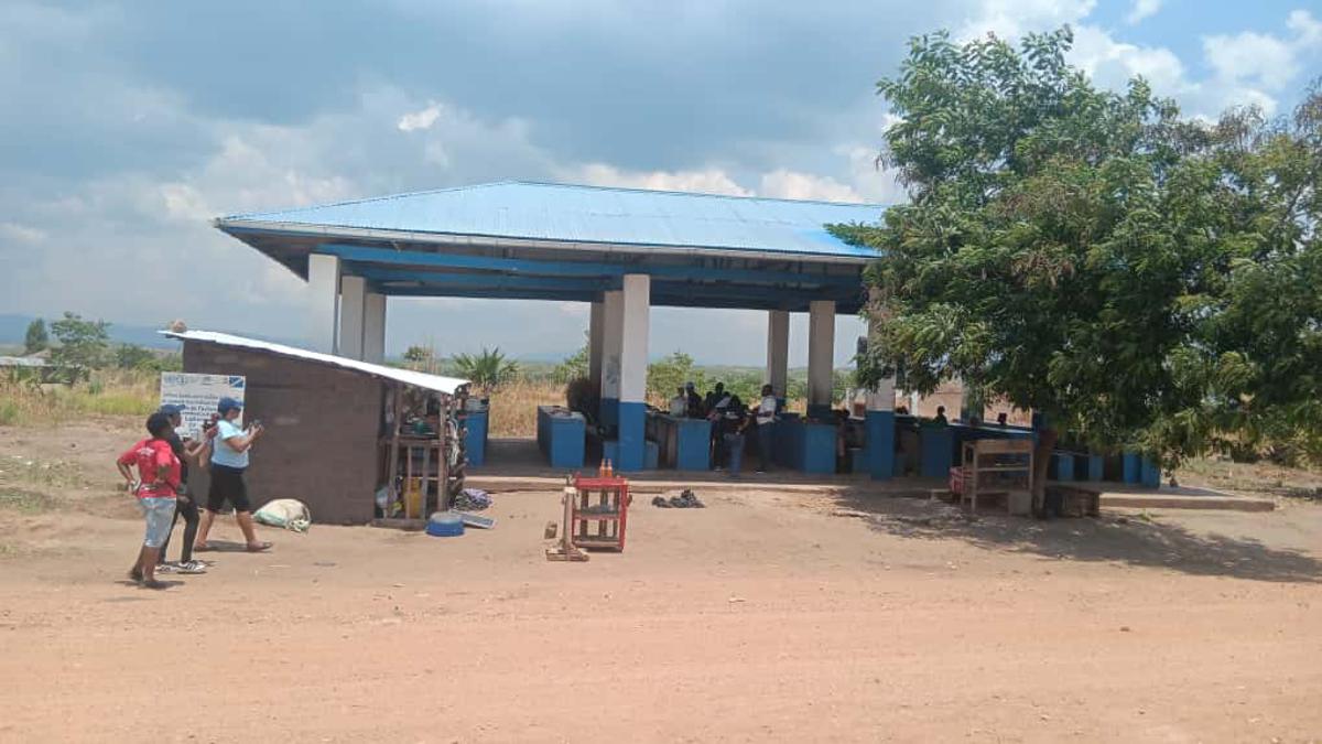 Lees meer over het artikel Ituri: nieuwe markt aan rand van Bunia bevordert samenleven en plaatselijke economie (CongoForum)