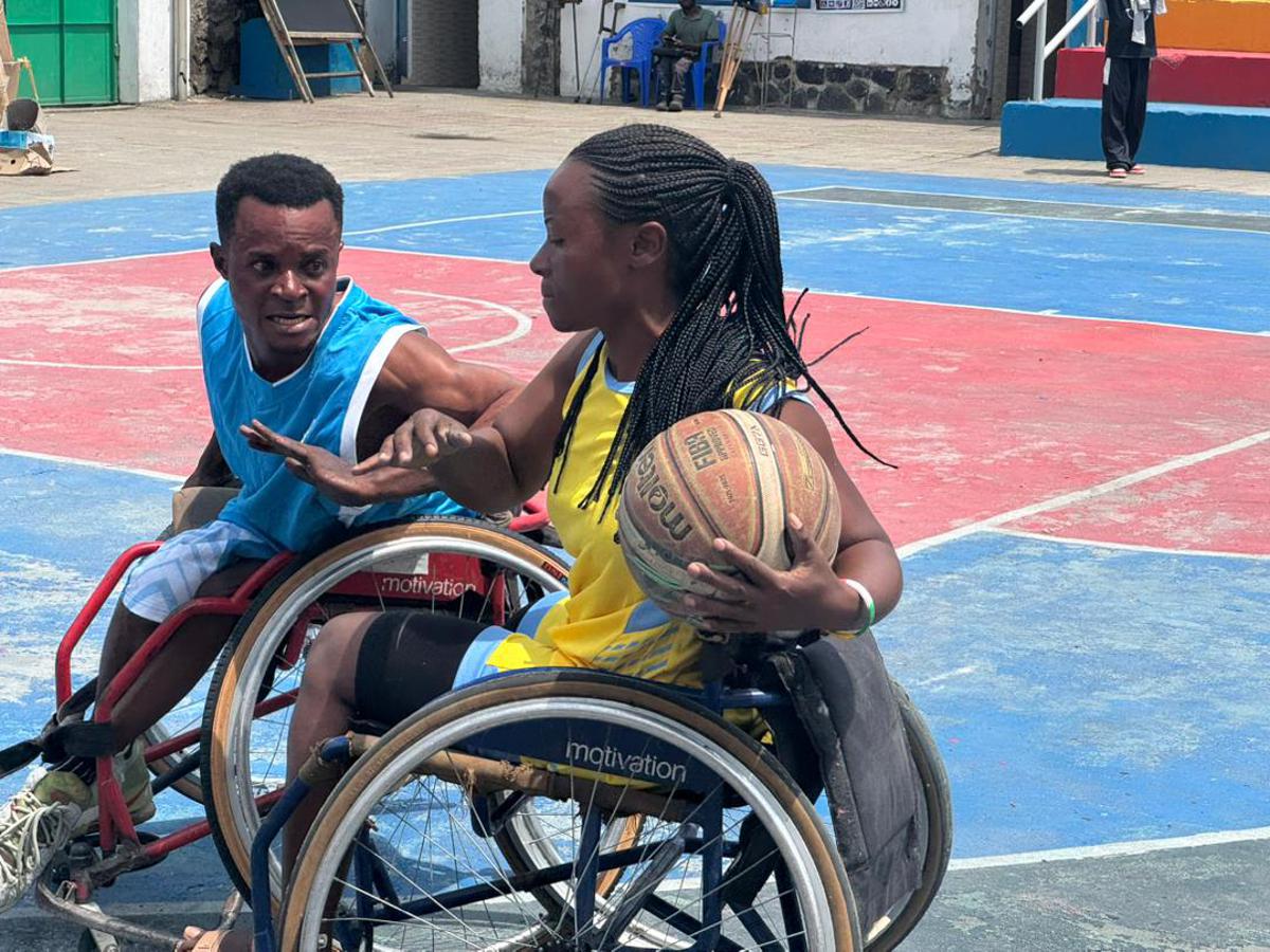 Lees meer over het artikel Basketbalwedstrijd in Goma zet vrouwen met beperking in de kijker (CongoForum)