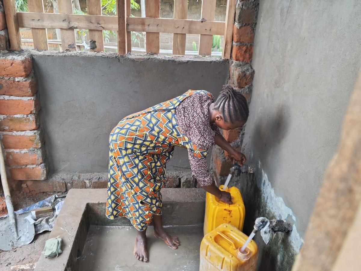 Lees meer over het artikel Tanganyika: project levert schoon drinkwater aan meer dan 60.000 mensen in streek van Kalemie (CongoForum)