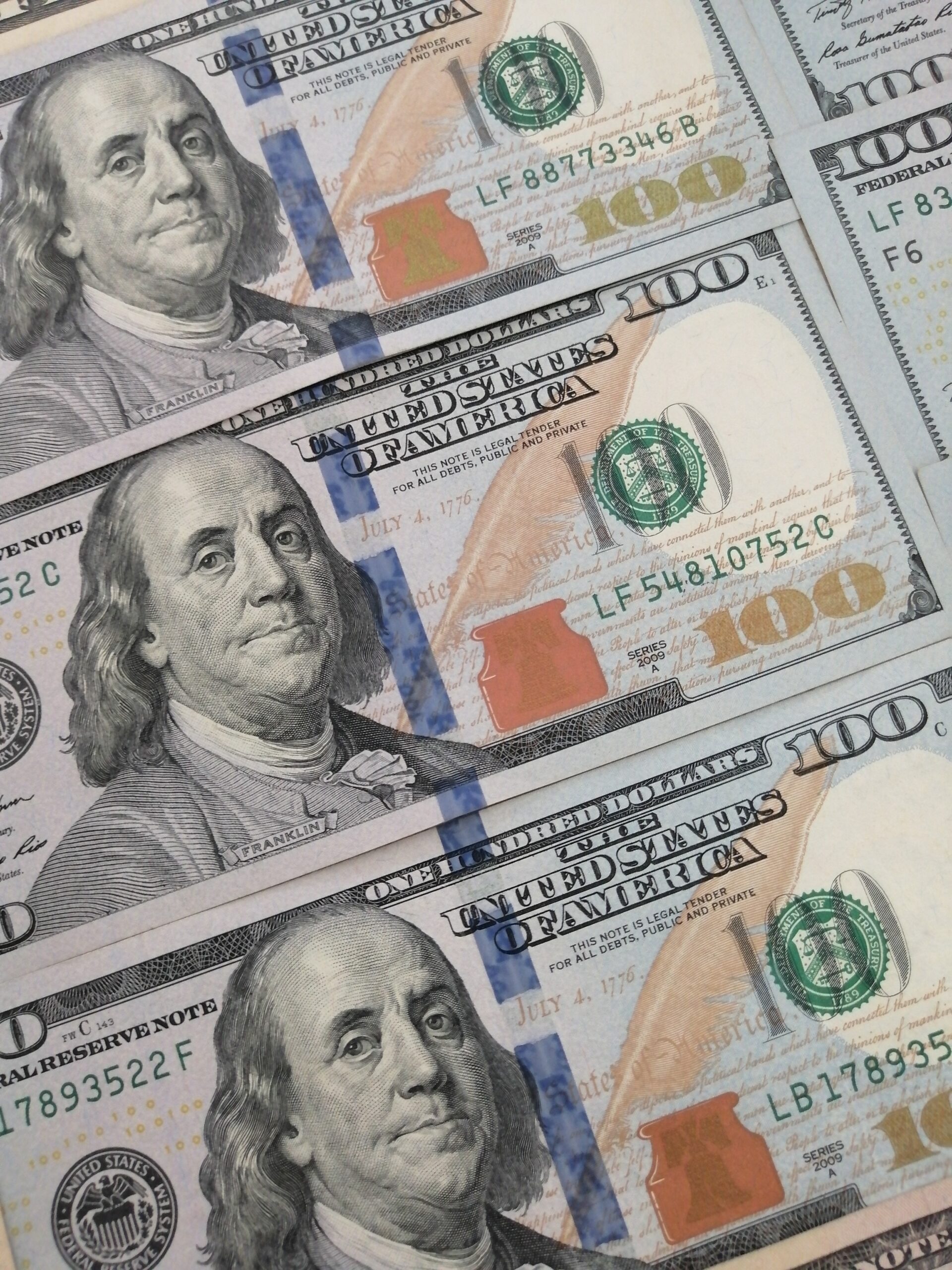 Lees meer over het artikel Spectaculaire inbeslagneming geld op luchthaven van N’Djili wakkert debat over gesjoemel met overheidsmiddelen aan (CongoForum)