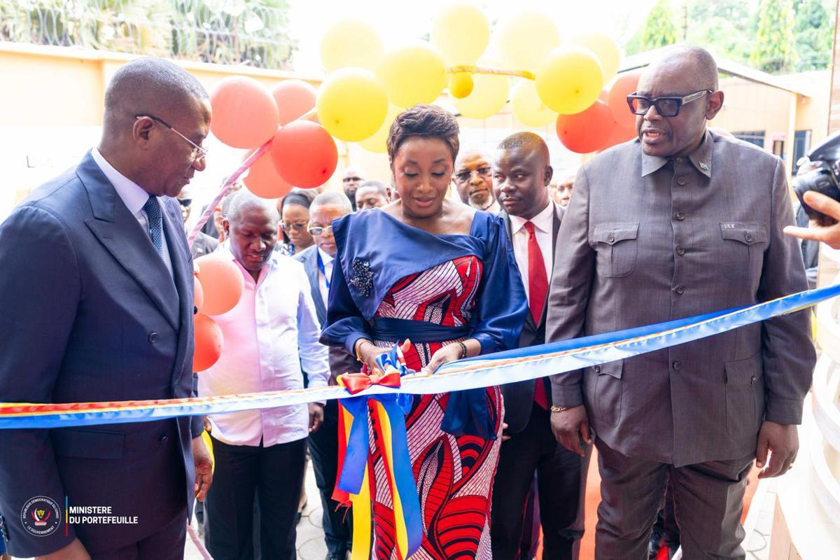 Lees meer over het artikel Minister van Mijnen laat illegale goudmijn in Ituri sluiten (CongoForum)