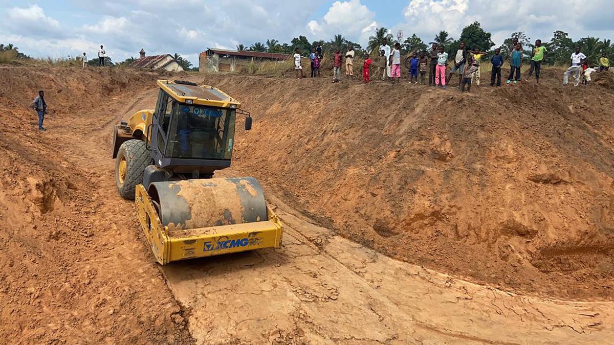 Lees meer over het artikel Kananga boekt vooruitgang in strijd tegen erosie: wijken weer bereikbaar en infrastructuur beschermd (CongoForum)