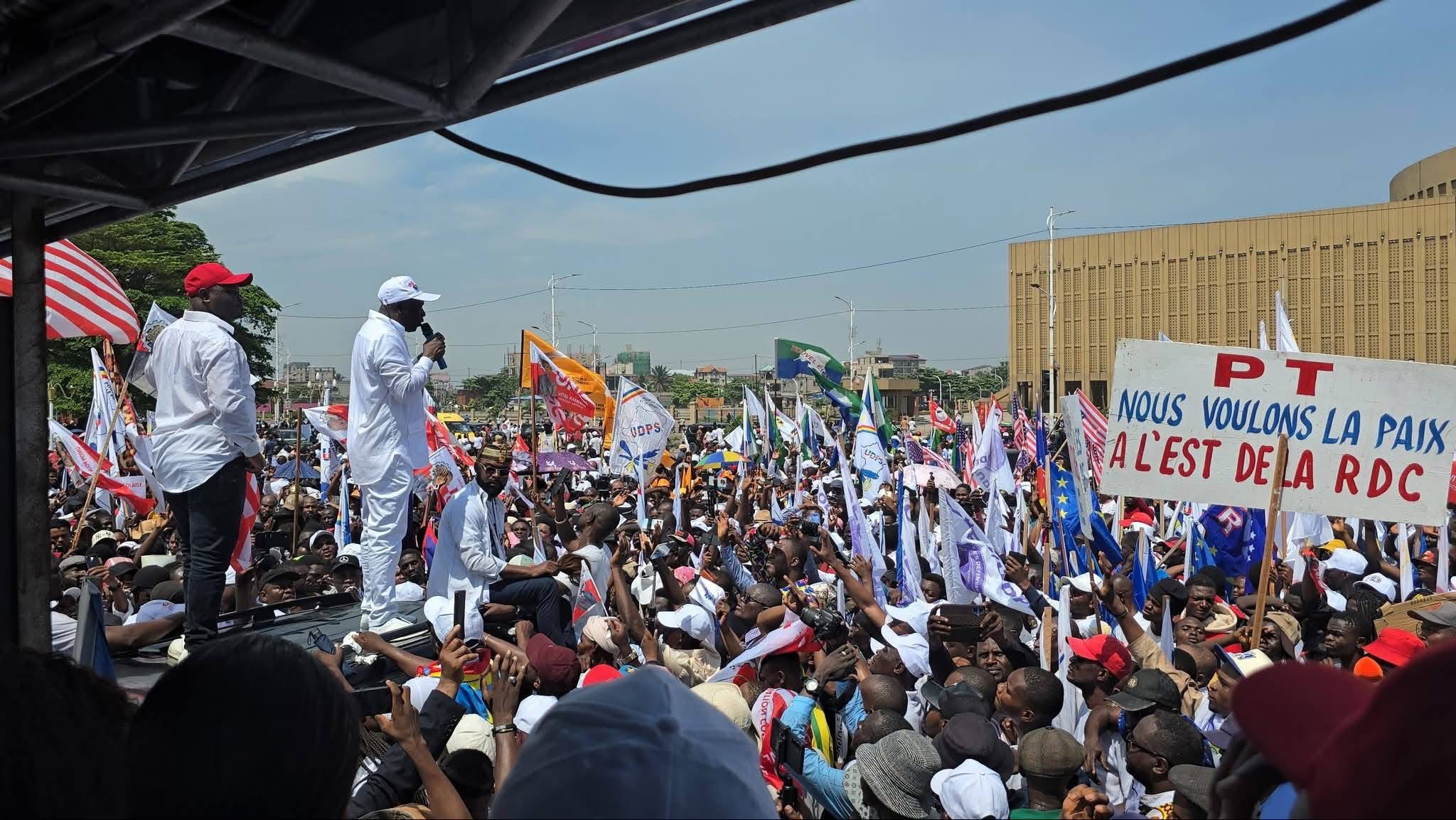 Read more about the article Kinshasa: entre démonstration politique et limites des sanctions, l’efficacité en question (CongoForum)