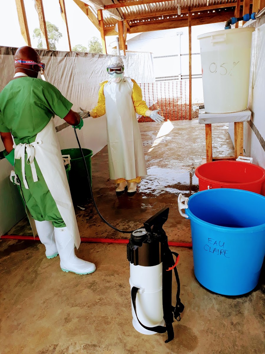 Lees meer over het artikel Ituri: eerste patiënt geneest van ebola in behandelcentrum in Rwampara (CongoForum)